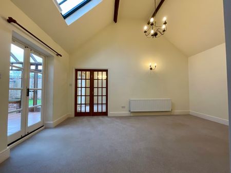 3 bedroom Semi-Detached Bungalow to let - Photo 3