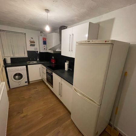 Room in a Shared Flat, Edmund Street, M6 - Photo 3