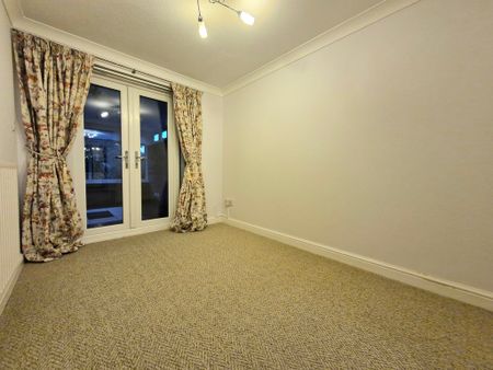 3 bedroom semi-detached to let - Photo 5