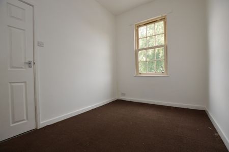 2 Bedroom Terraced House - Photo 4