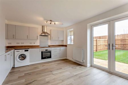 3 bedroom semi-detached house to rent - Photo 5