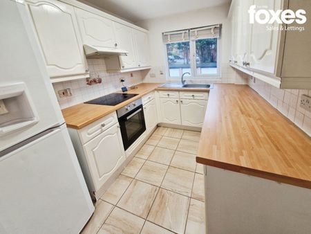 2 bed flat to rent in Overcombe Court, Bournemouth, BH5 - Photo 3