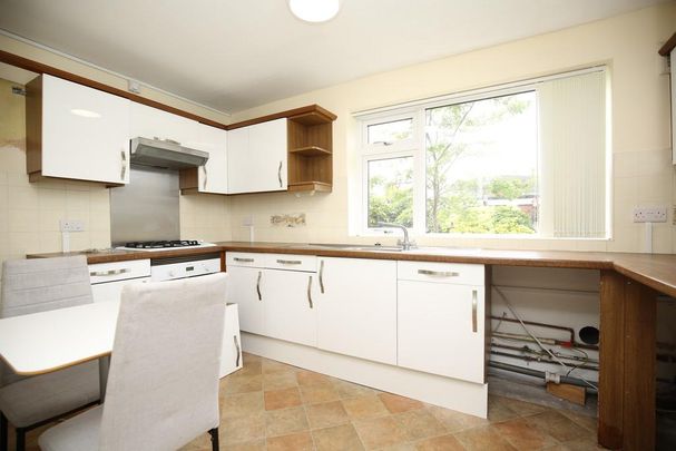 2 bedroom ground floor flat to rent - Photo 1
