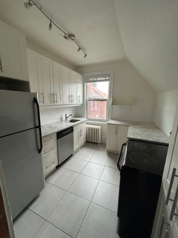 448 Riverdale - Photo 5