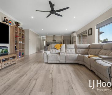 Large Family Home with Side Access - Walking Distance to Schools - Photo 4