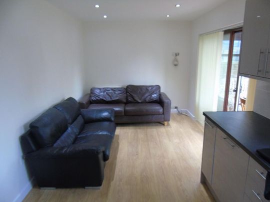 5 bedroom semi-detached house to rent - Photo 1