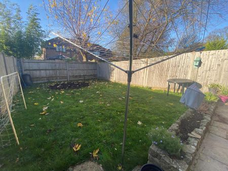 2 bedroom end of terrace house to rent - Photo 2