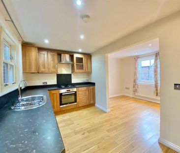 3 bedroom semi-detached house to rent - Photo 4