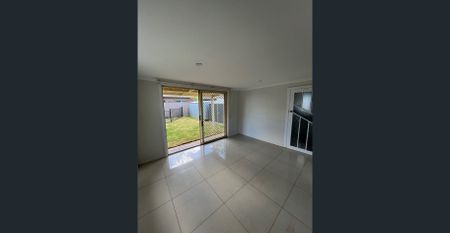 Stylishly Renovated Family Home in Highly Sought-After Rydalmere Location! - Photo 2