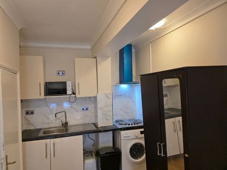 Studio Flat, Fleetwood Road, NW10 - Photo 5