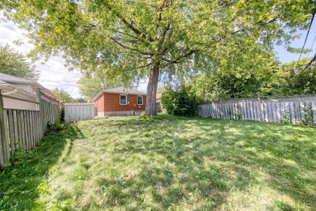 For Lease - 69 Barrymore Road Unit# Main, Toronto, Ontario - Photo 2