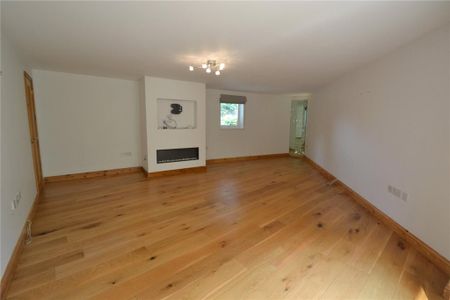 3 bedroom detached house to rent - Photo 3
