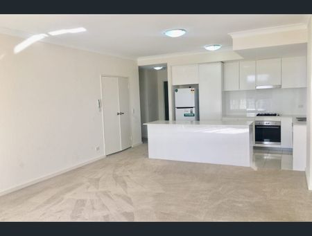 Two Bedroom Apartment in the Centre of Rosehill - Photo 3