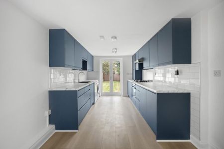 3 bedroom flat to rent - Photo 4