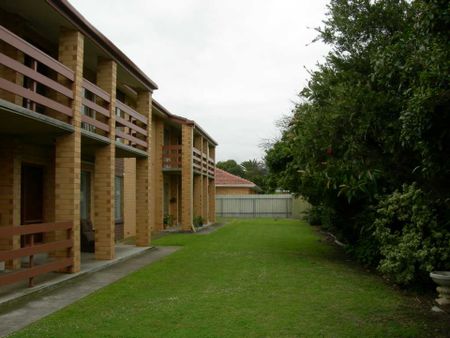 Charming 2-Bedroom Home in Camden Park - Photo 4