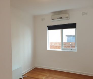 1 Bedroom Apartment in the Heart of Ormond - Photo 3