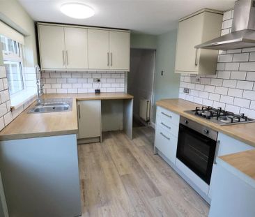 3 bedroom terraced house to rent - Photo 2