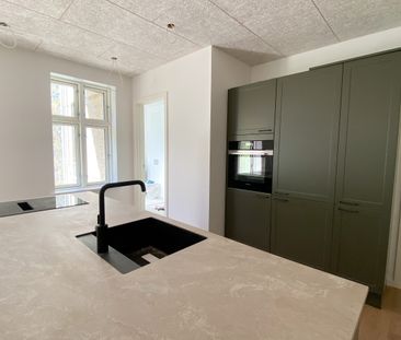 Totalrenoveret 3-værelses lejlighed med egen altan - Photo 6