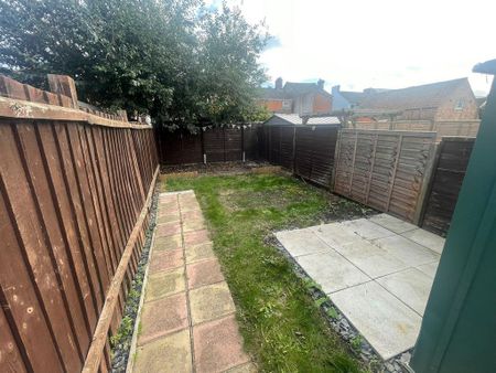 3 bedroom end of terrace house to rent - Photo 5