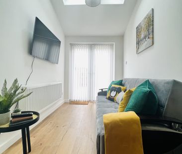 BEDROOM 5 – MEDIUM DOUBLE ENSUITE - Photo 2