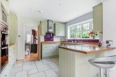 5 bedroom detached house to rent - Photo 1