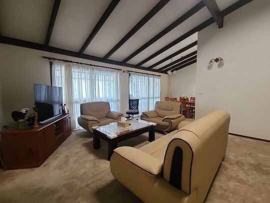 Spacious Unit in East Toowoomba! - Photo 1