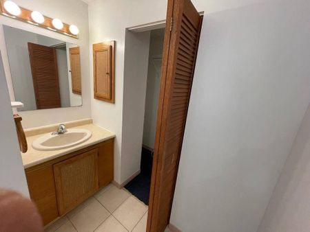 For Lease - 217 Yorkshire Drive, Newmarket, Ontario - Photo 5