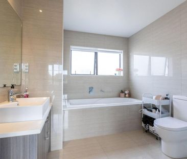 Exceptional 4-Bedroom Family Home in Mt Wellington - Photo 6