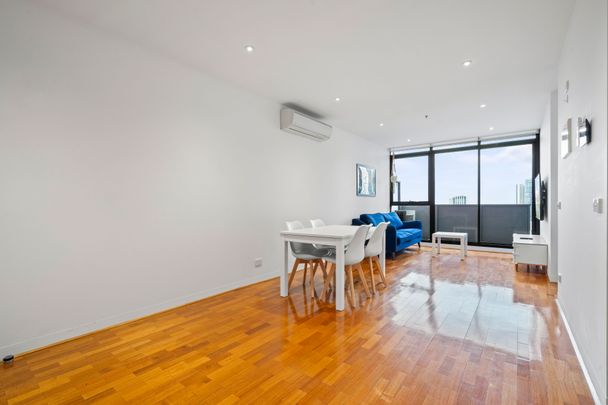 Welcome to your new home in the heart of the city! - Photo 1