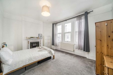 4 bedroom flat to rent - Photo 3