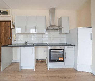 Studio to rent - Photo 2