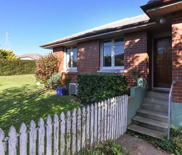 Three Bedroom Home - Pet Friendly - Photo 1