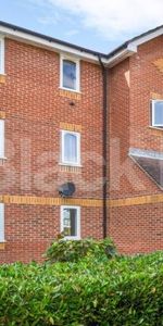 Superbly located, bright and airy ground floor private development - Photo 4