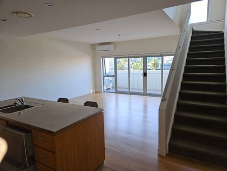 Luxury 2-Level Penthouse with Carpark & Balcony - Photo 5