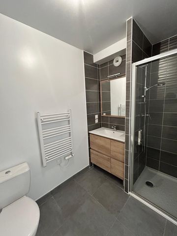 Location Appartement 2 pièces 46m² BAYONNE 64100 - Photo 4