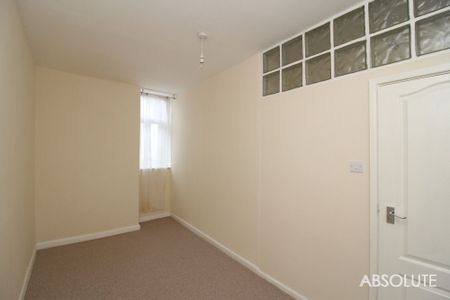 2 bed mid-terraced house to rent in Ellacombe Road, Torquay, TQ1 - Photo 3