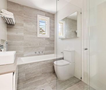 Expansive Period Home Opposite Alexandria Park – Space, Style & Cha... - Photo 6