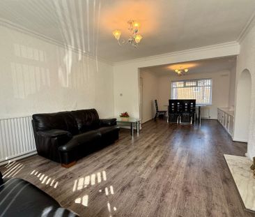 3 bedroom semi-detached house to rent - Photo 2