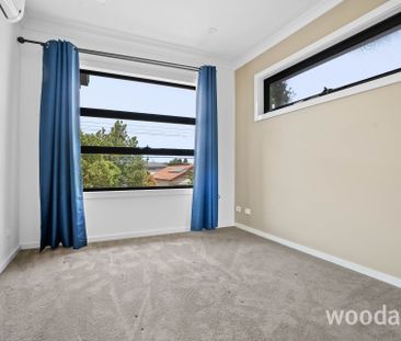 Stylish townhouse in Ideal Location - Photo 2