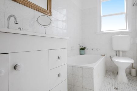 Three Bedroom Home In Whisper Quiet Location - Photo 5