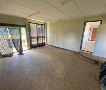 BIG HOUSE WITH A POOL!!! - Photo 4