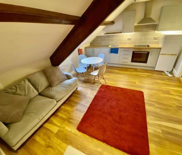 2 bedroom flat to rent - Photo 2