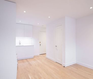 4745 Queen Mary Road, Montréal, QC - Photo 2