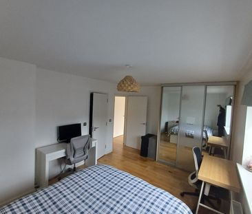 Room in a Shared Flat, William Whiffin Square, E3 - Photo 4