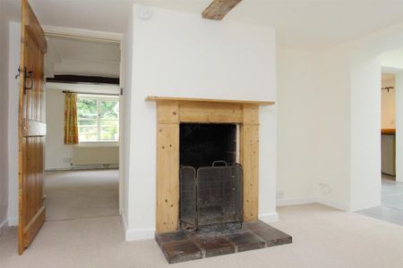 4 bedroom semi-detached house to rent - Photo 2