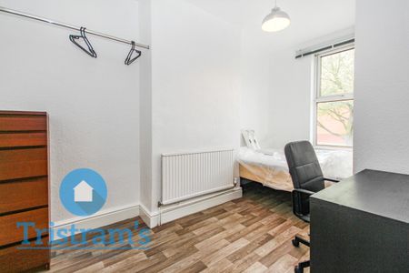 5 bed Apartment for Rent - Photo 5