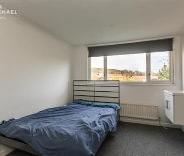 6 bedroom detached house to rent - Photo 5