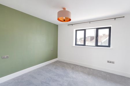 2 Bed Semi-Detached House, Kingswood, BS15 - Photo 2