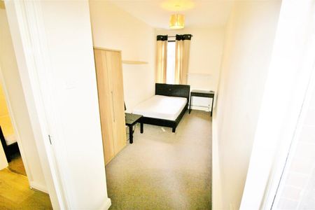 3 Bed Flat, North Hill Road, LS6 - Photo 3