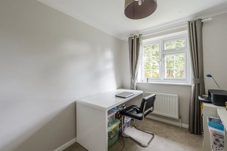 4 bedroom detached house to rent - Photo 2